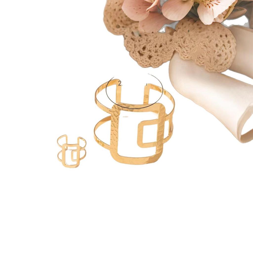 Avrupa ve Amerikan Tarzı Kare Oyuk Bilezikler ve Yüzükler: Zarif, Eşsiz, Modern Takılar