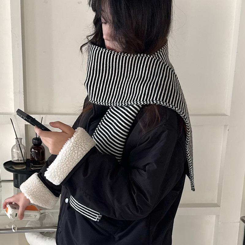 Chic Korean Style Black & White Wool Pinstripe Scarf: Elegant Autumn/Winter Neck Warmer