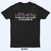 Sich um andere Menschen kümmern ist nicht politisch T-Shirt