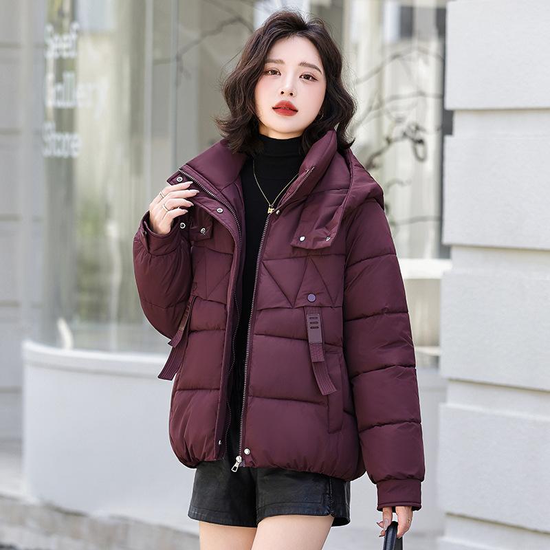 Dámská krátká větruodolná zateplená zimní bunda s kapucí a raglánovými rukávy