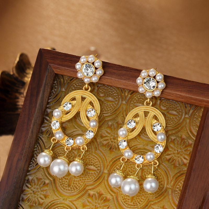 Elegant Summer 2025 Pearl Retro Stud Earrings: Trendy, Light Luxury Design