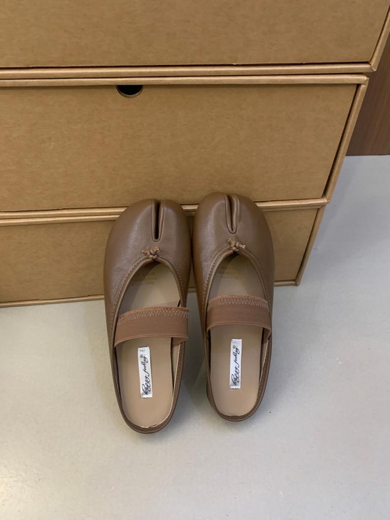 Dongdaemun~ Retro Pig'S Trotters Shoes Women'S Shoes Spring Casual Split-Toed Soft Flat-Bottomed Bag Head Half Slippers