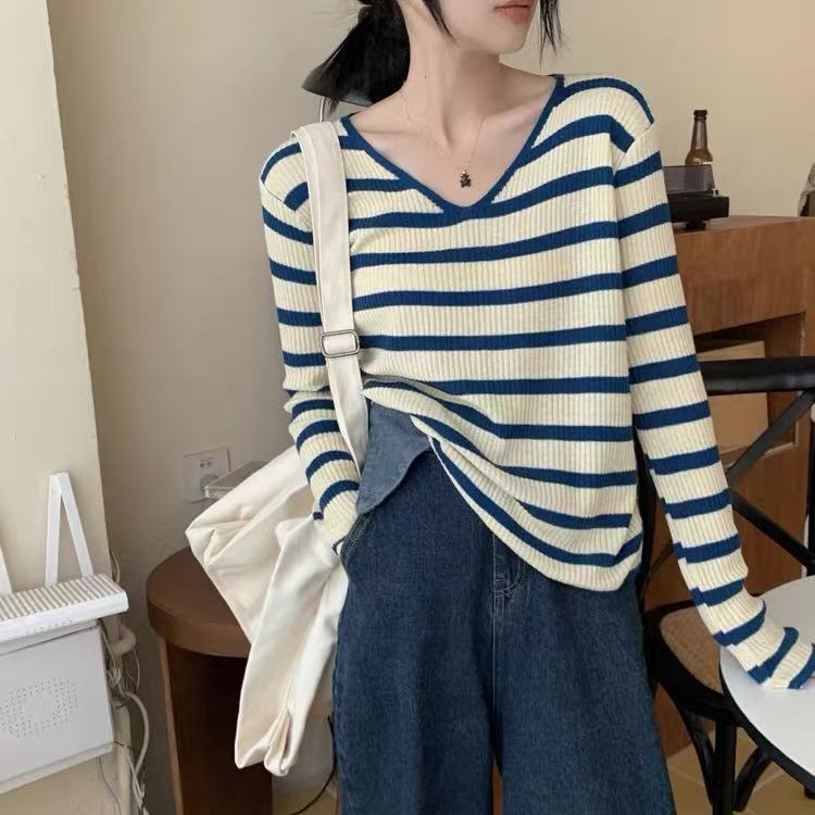 

{Core-spun yarn} Contrasting striped V-neck knitted sweater Autumn and winter 2025 jacket Warm casual versatile sweater One size