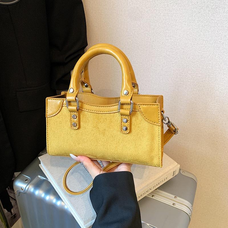 Shoulder Bag Women's Niche Design New Fashion Texture Messenger Bag Bag Women's Versatile Commuter Handbag