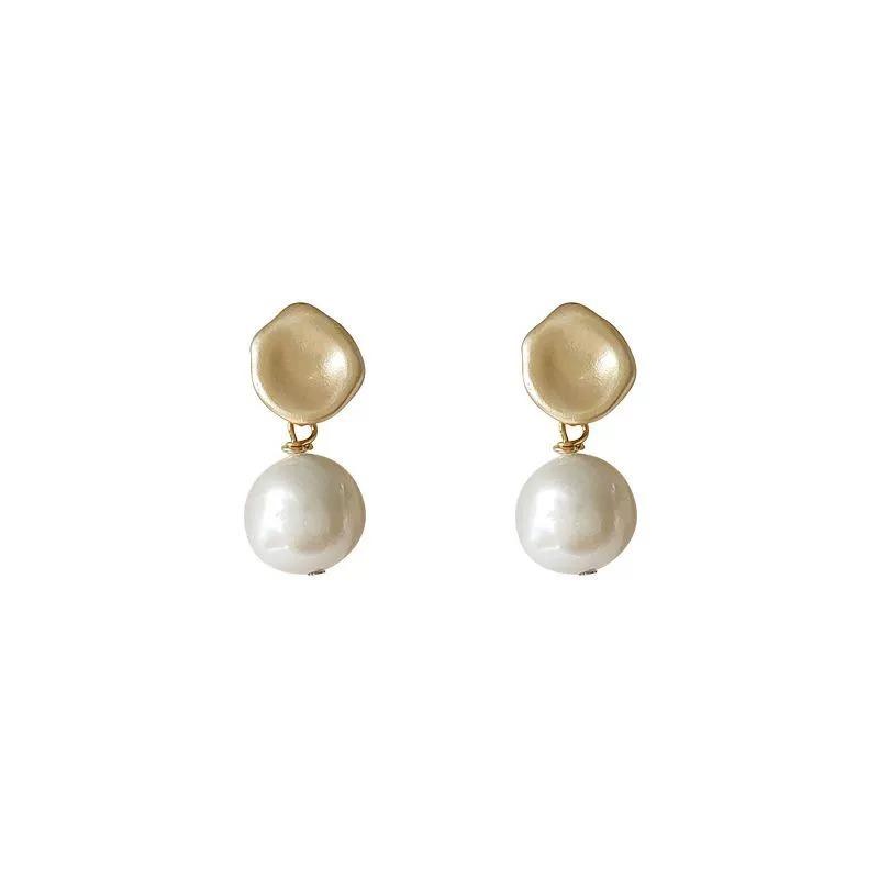 Natural Freshwater Pearl Stud Earrings with Ear Hooks for Women. Light Luxury, Retro, Simple, High-end, Matte, Gentle Ear Ornaments.