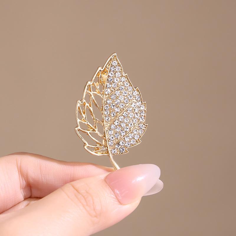 Lovely Birds Butterfly Flower Brooches For Women Coat Dress Lapel Pin Anti-Glare Fixed Sweater Clothing Accessories Gift