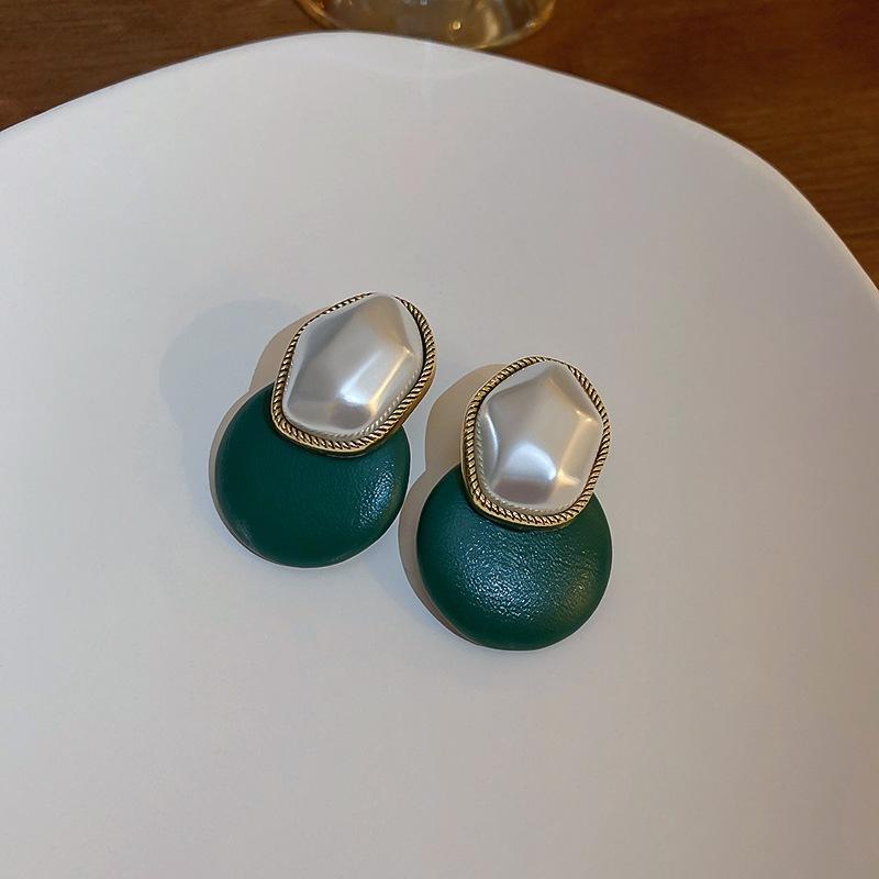 Summer Green Flower Fashionable and Elegant Earrings Temperament Versatile Sweet Stud Earrings Atmospheric Fresh Earrings