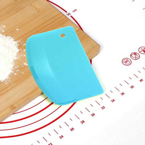 2Pcs Dough Cutter Set Bread Tools for Baking Semi-Circular Shape Dough Scraper with Ergonomic Design Easy To Clean Bowl Scrapers for Kitchen