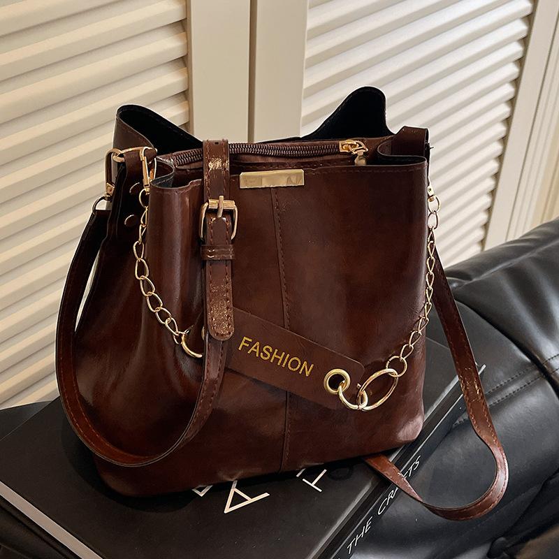 Niche Design Autumn Versatile Retro Commuter Bag for Women's Autumn New Maillard Crossbody Bucket Bag