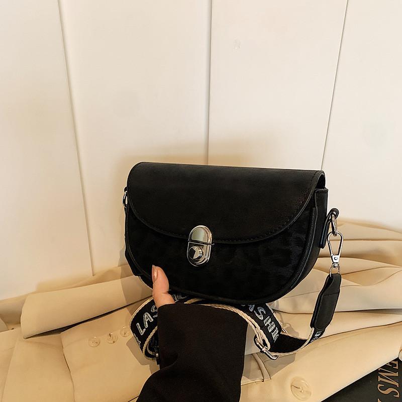 Ielgy Retro High-End Sense Shoulder Messenger Bag Ladies Saddle Bag