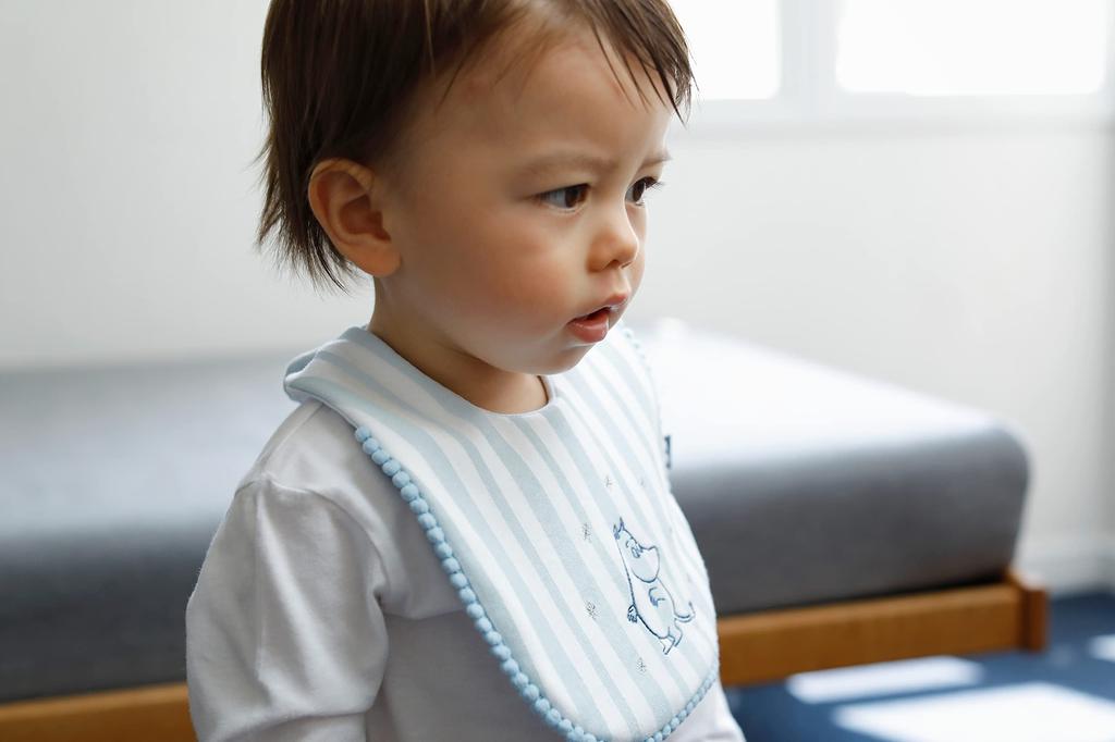 DADWAY MOOMIN BABY Moomin Baby Babador Pom Pom para Passeio de Bebê, Moomin/Azul, BBMB006102200, Presente,