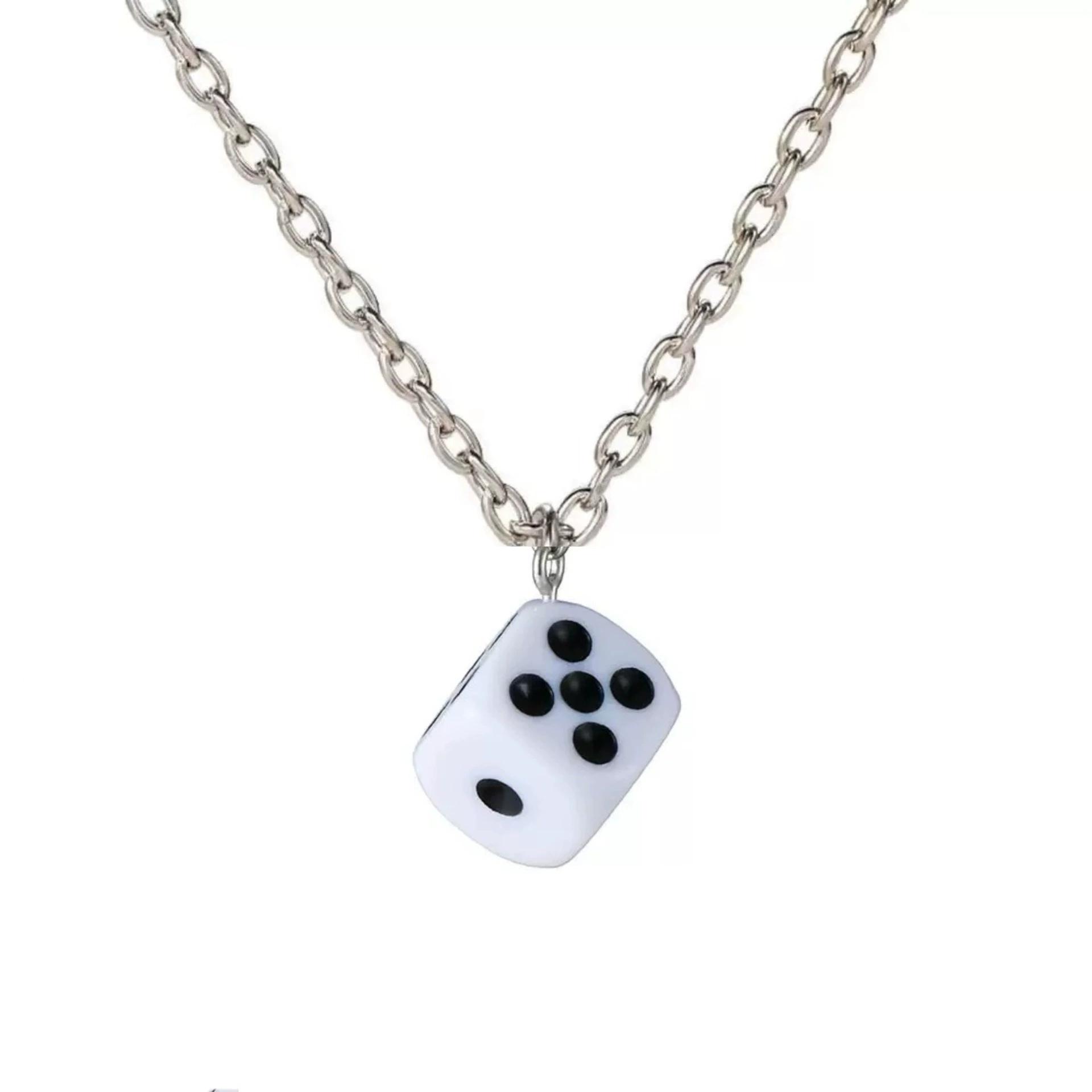 

Candy Color Dice 3D Cube Pendant Clavicle Chain Necklace Acrylic Resin Collar Hip Hop Punk Collares for Women Men Zircon Gift