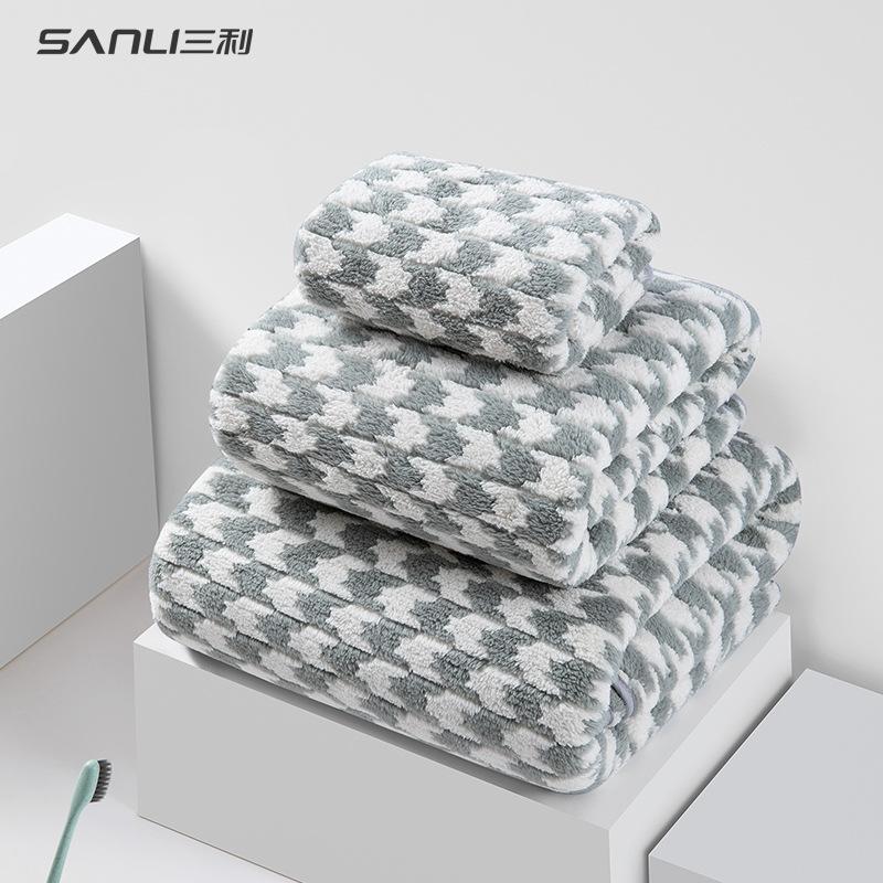

Towel coral fleece is stronger than pure cotton towel and absorbs water. Adult bath towel Qiandongge 70*140 коричневий