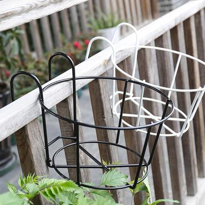 Runde Metall-Hängepflanzer Balkongeländer Hängende Blumen-Topfhalter Eisen-Ständer Zaun Metall-Blumentopfständer Montierte Balkon-Körbe