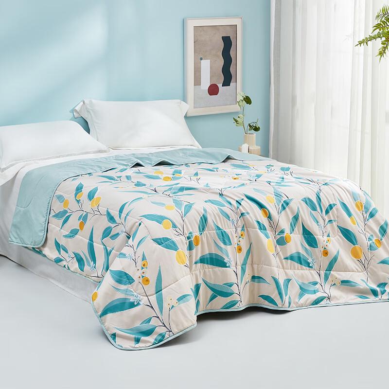LUOLAI Lightweight Summer Quilt