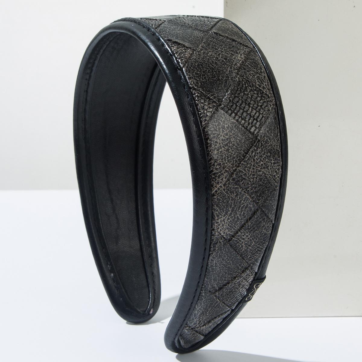 

New Fashion Patterned Hairband, Versatile and Retro Wide-brimmed High-end Hair Accessory with A Touch of Sophistication чёрный