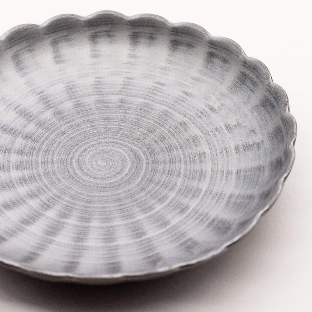 24to3 Nishitomi Ceramics Hasami Ware Chrysanthemum-Shaped Small Plate, Approx. 11cm, Silver-Wrapped, Made in Japan, 477383