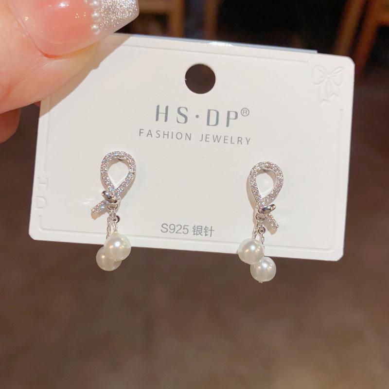 Pearl Light Luxury Style Simple Daily Commuting Style Personality Design Earrings Temperament Fashion Earrings