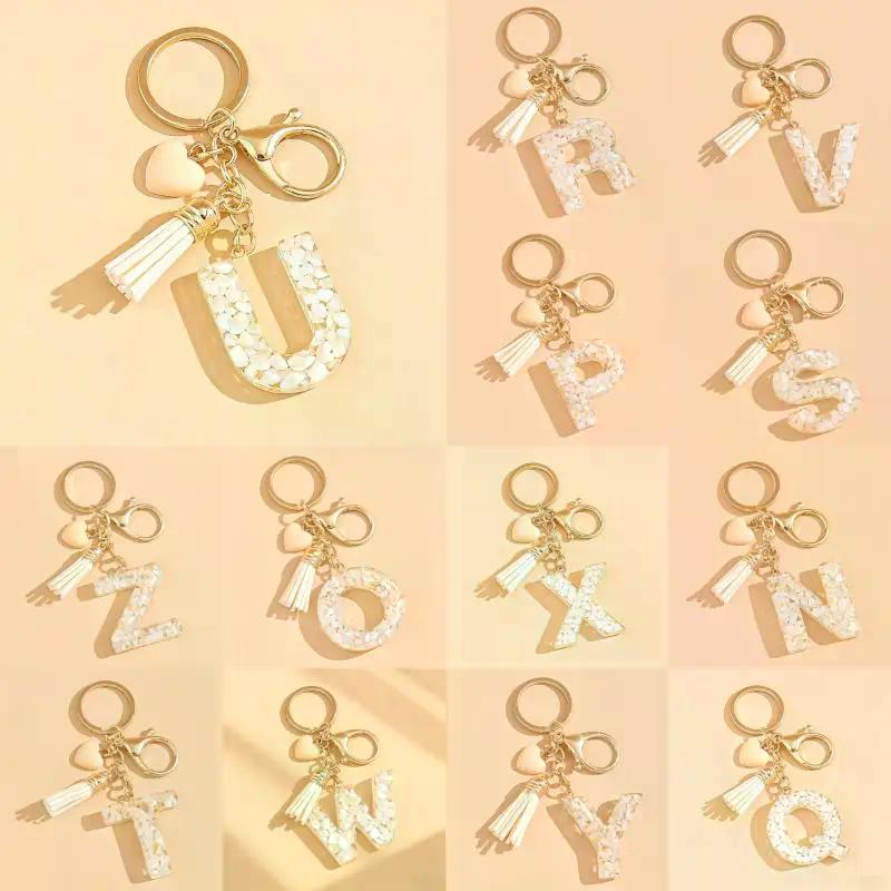 26 Initialen Alphabet A bis Z Schlüsselanhänger Beige Herzförmige Quaste Schlüsselanhänger Mode Tasche Hängendes Ornament Auto Anhänger Geschenke