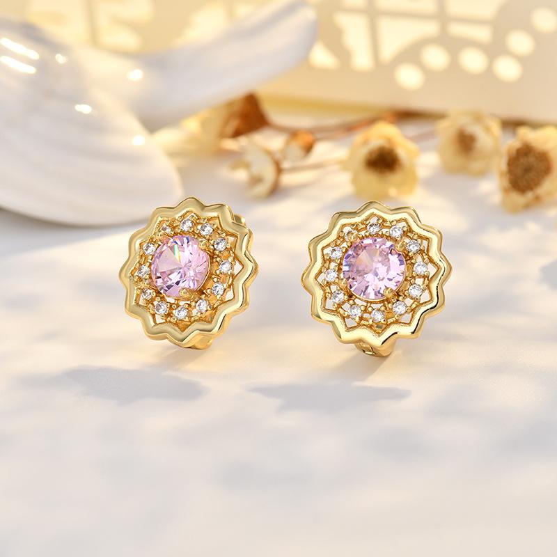 

Fashionable Hepburn Style Lace Earrings for Women, Versatile Micro-inlaid Emerald Hollow Pattern Earrings