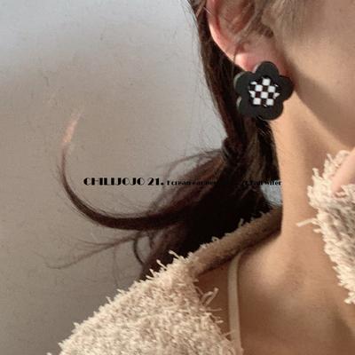 Chessboard Flower Earrings Women's High-end Sense Cold Wind Ear Jewelry Design Sense Simple and Versatile Black and White Plaid Earrings