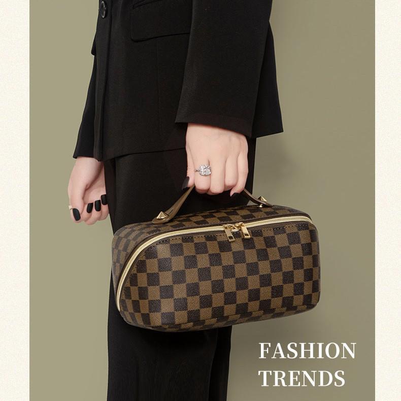 PU Große Monogramm Karomuster Make-up Tasche: Wasserdicht, Tragbar & Multifunktionales Aufbewahrungsfach für Toilettenartikel.