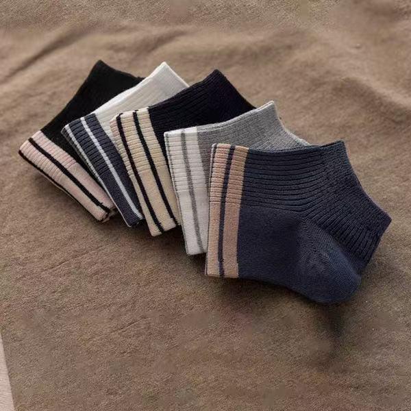 Versatile Men's Striped Crew Socks: Odor-Resistant, Sweat-Absorbing, Breathable - Ideal for Spring/Summer.