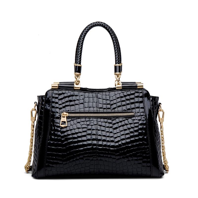 Elegant Ladies' Large-Capacity Cowhide Leather Saddle Handbag 2026