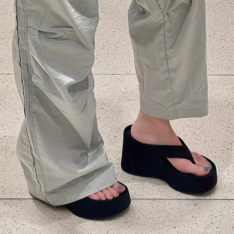 Big and Long Legs~ Small People Increase the Height of Thick-soled Flip-flops for Women's Summer Outer Wear Pinch Foot Muffin Slippers Wedge Heel 