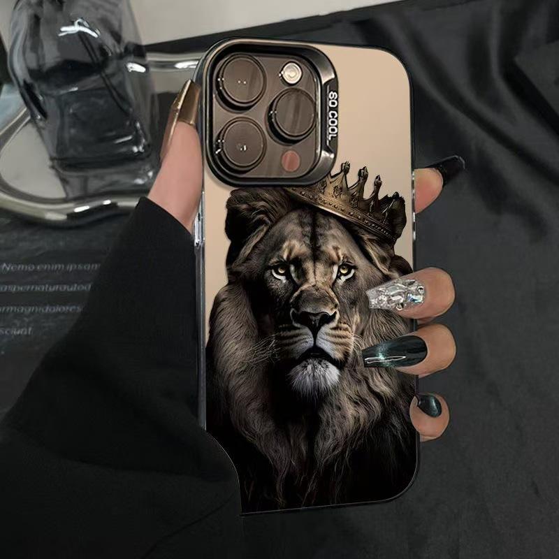 Lion Crown is suitable for Apple 15Promax mobile phone case iPhone16Pro personalized 14Pro17 new model.