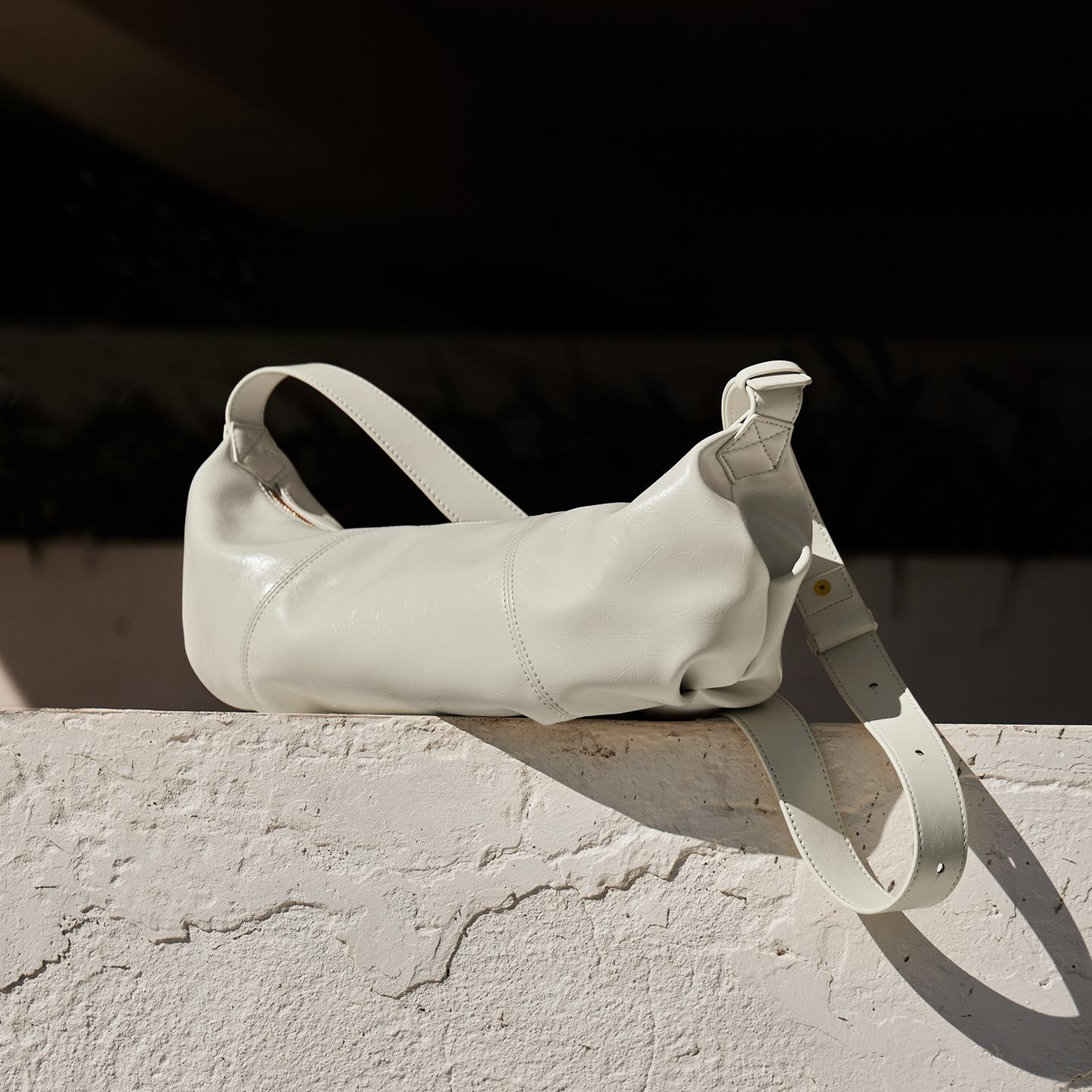 

2025 New Fashion Design Genuine Leather Dumpling Bag Versatile Lazy Style Commuter Crossbody Bag for Women Upper Width35CM/Lower Wid