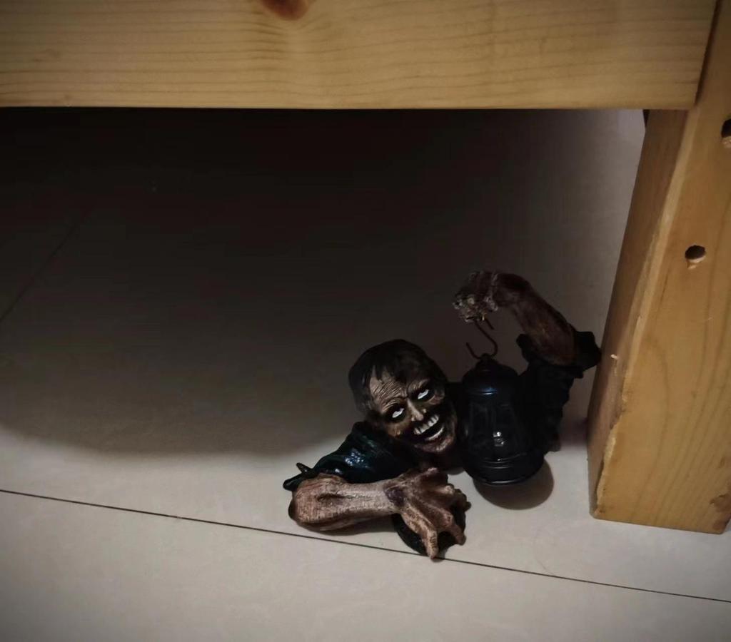 Zombie Lantern Halloween Resin Craft with Lights - Spooky Courtyard Decoration