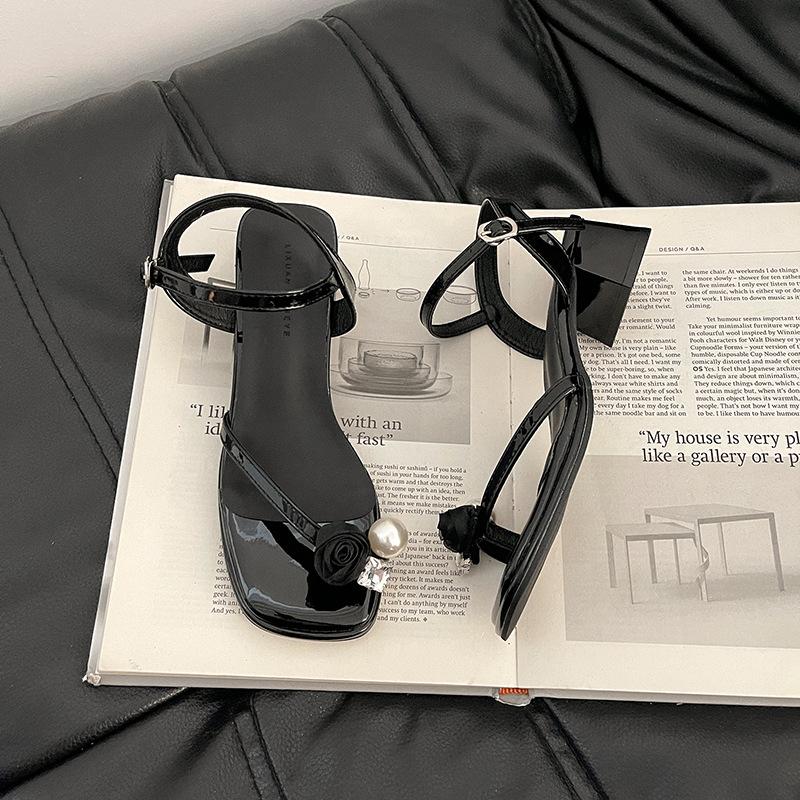 

Модные универсальные сандалии на высоком каблуке с жемчужным цветком, стразами и надписью, летний дизайн, темпераментные, с юбкой, крутые тапочки 35