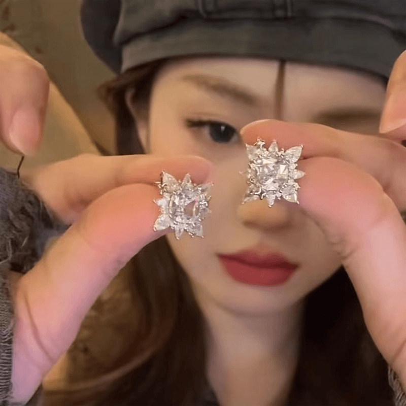 Zircon Square  Star Ear Cuff: Exquisite, Fashionable, High-End Earrings