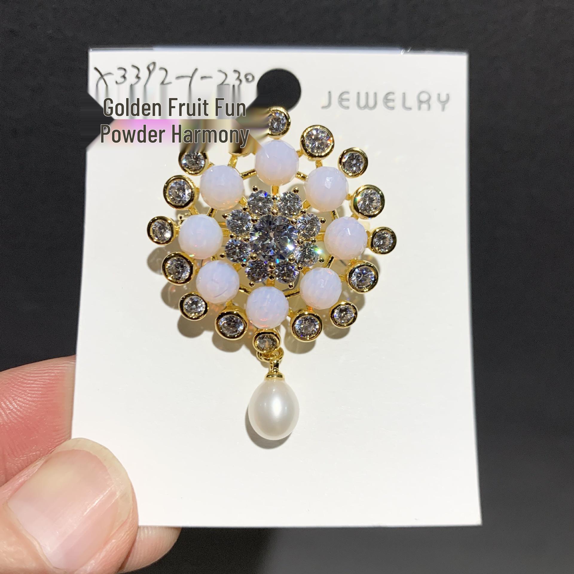 European Vintage Luxury Pearl Round Brooch