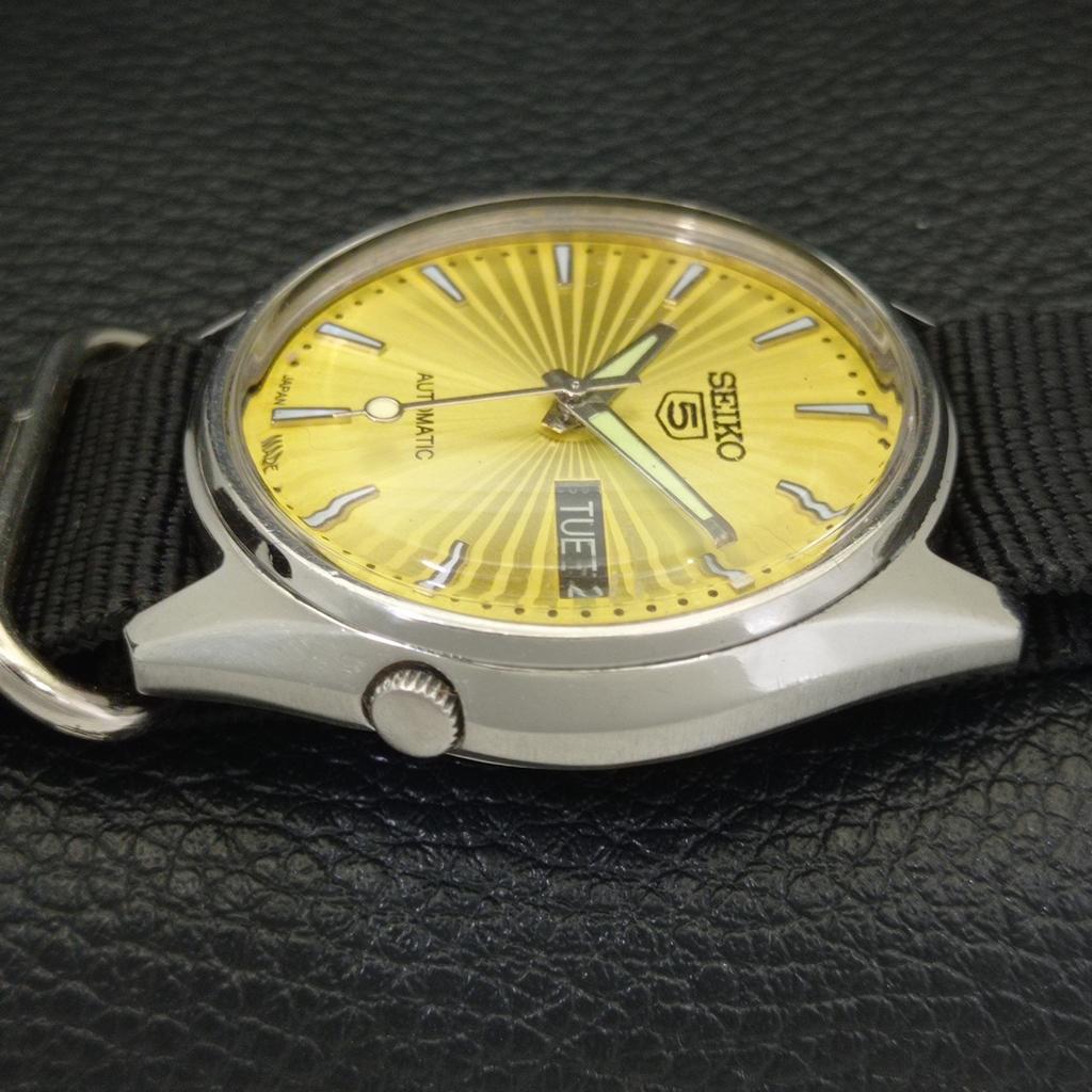 AUTOMATIC VINTAGE SEIKO 5 JAPAN 7S26A MENS GOLDEN COLOR DIAL WATCH A701383-5 R206a-a701383