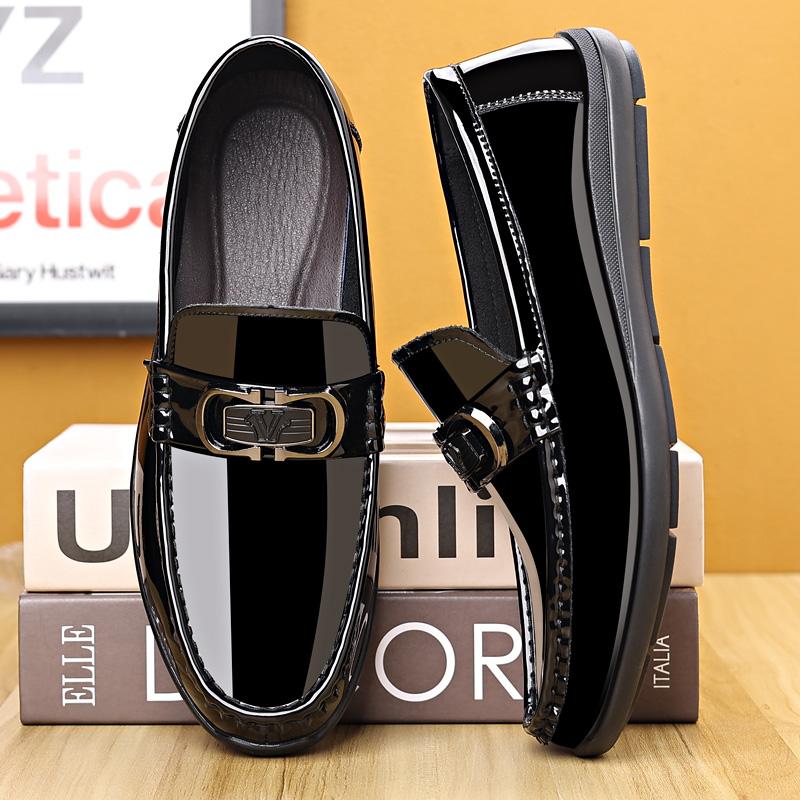 Fashion Slip-on Walking Flats Male Breathable Loafers New Men Casual Shoes Luxury Wedding Hollow Out Formal Dress Boat Shoes for Man