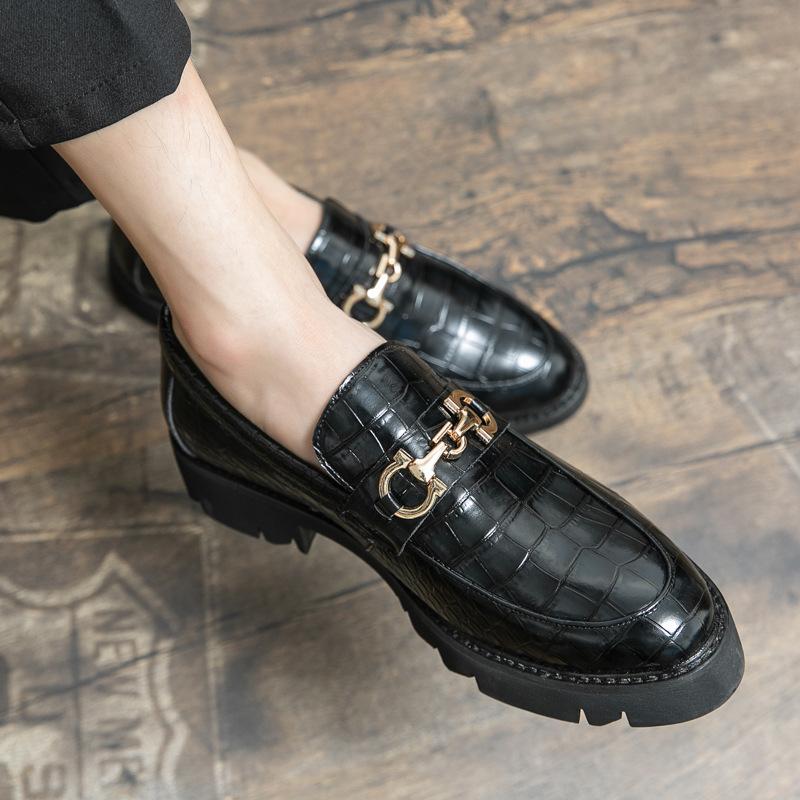 Pointed leather shoes autumn new British heightening hair stylist personalized crocodile pattern shoes