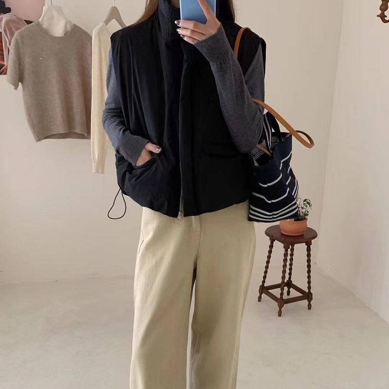 

Korean version of retro down vest women s 2025 autumn and winter fashion stand-up collar profile light and loose outer wear pumpkin vest tide one size fits all чорний