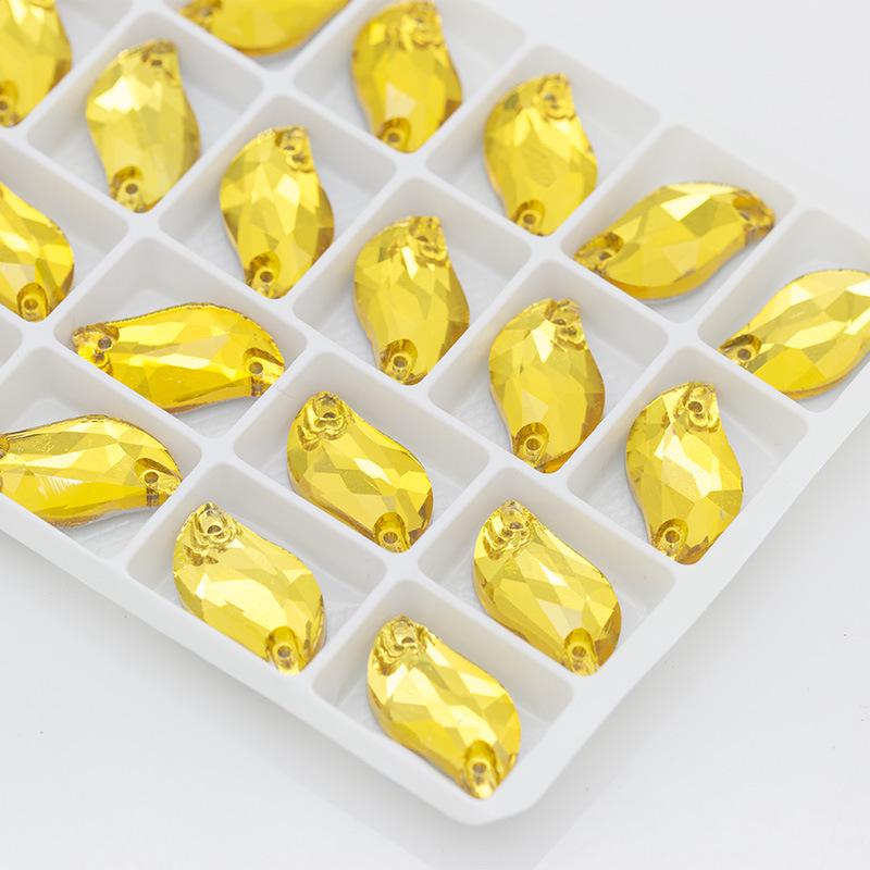 28-delars S-formade kristallglasdiamantblad för gör-det-själv-kläder och bröllopsklänningsaccessoarer