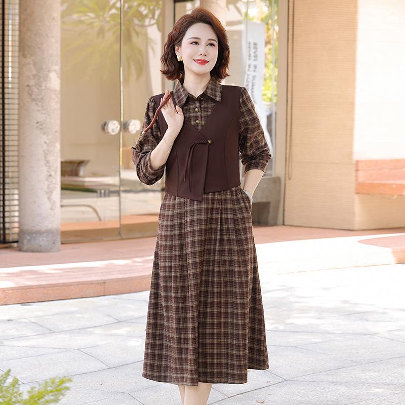 

Mom s Stylish Spring 2025 Chinese Dress: Elegant Age-Reducing Faux Two-Piece for Middle-Aged and Elderly Women XL