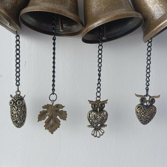 Vintage Hanging Bell Rustic Metal Wind Chime Retro Hanging Wind Bell with Owl or Leaf Pendant for Home Entrance Farmhouse Garden Decoration