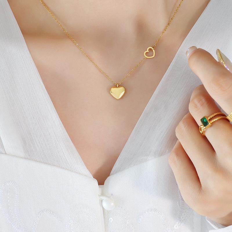 Blogger's Double Peach Heart Necklace: 18K Gold-Plated Titanium Steel Clavicle Chain P221