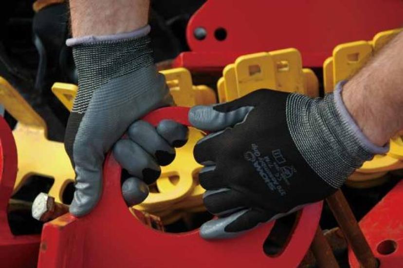 Showa Gloves Nitrile Backless 370 Assembly Grip Black Medium [3-Pack Gloves] No.