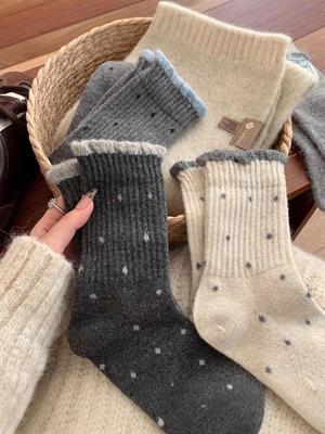 Κάλτσες και καλσόν – Κάλτσες