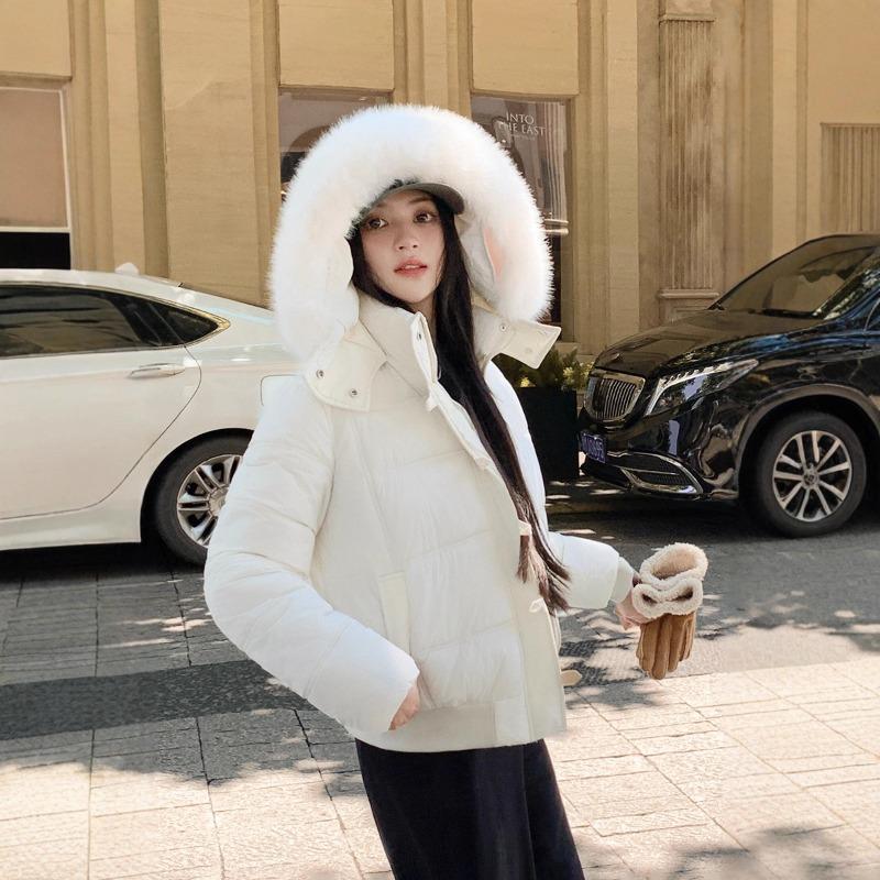 Winterjacke mit großer Pelzkapuze, kurz, daunen-wattiert, für Damen, die schlank und warm aussehen möchten, kleine wattierte Jacke