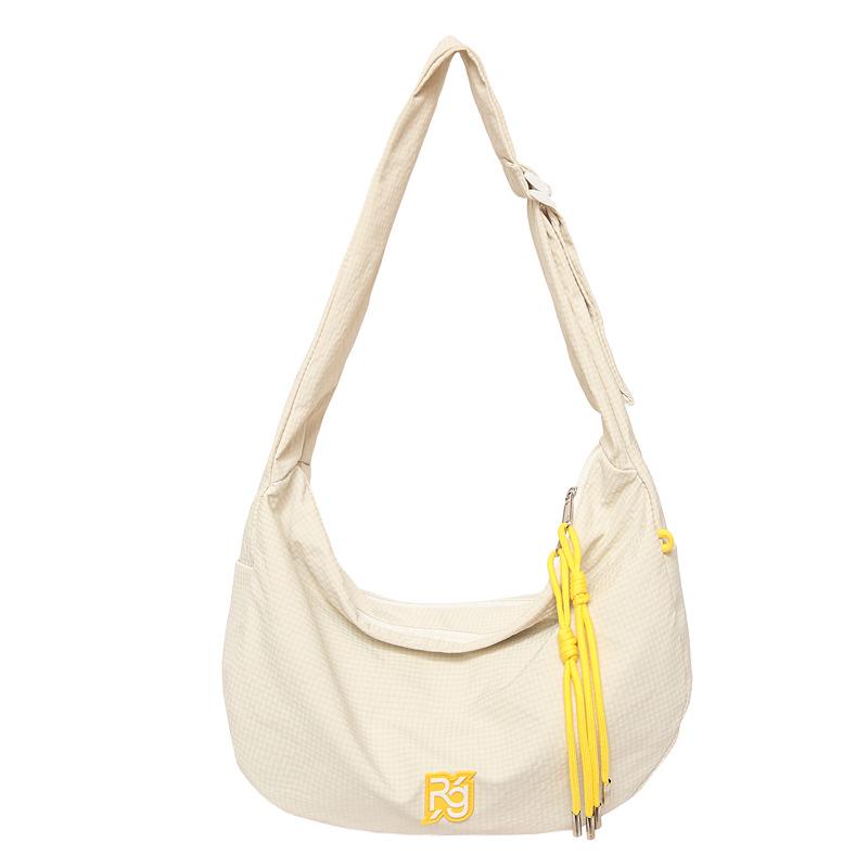 

2025 Легка Повсякденна Спортивна Сумка-Кросбоді у Формі Пельменя - Жіноча Дорожня Сумка Великої Місткості брудно-білий