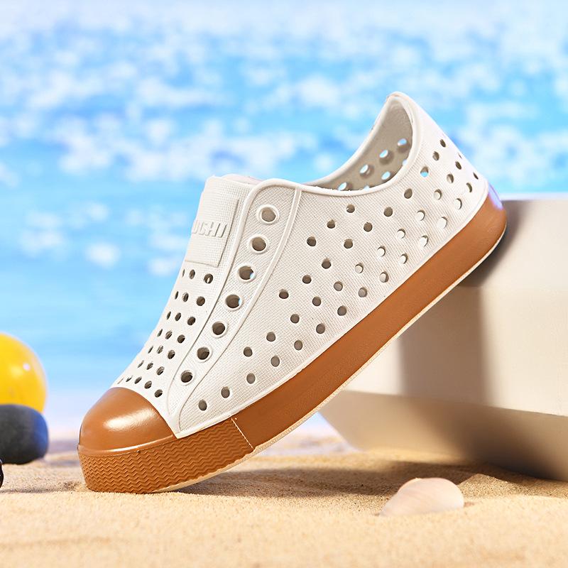 LUCEEO Kids' Summer Beach Sandals and Clogs - Closed-Toe, Hollow Design for Boys & Girls