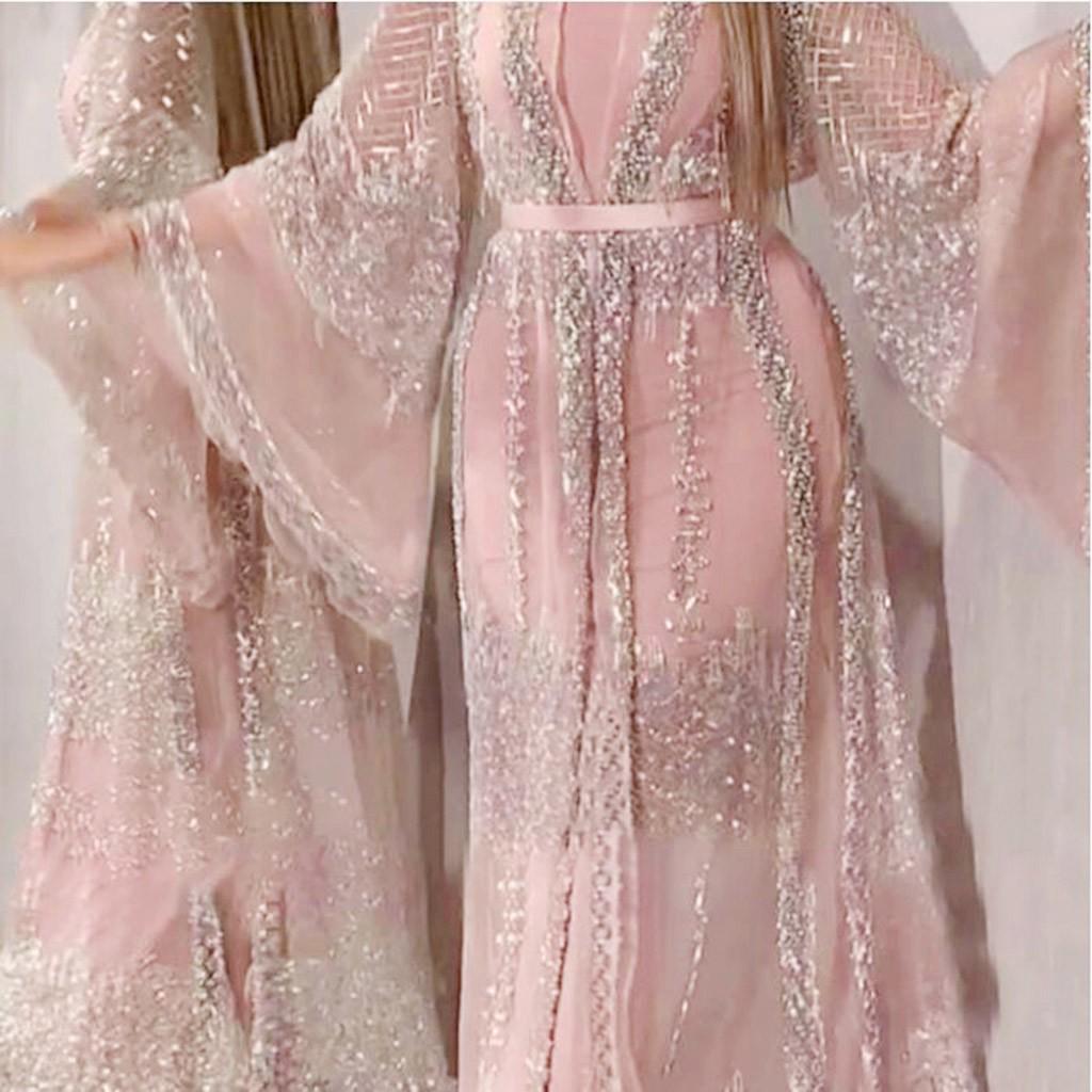 Abito lungo da donna in rete con paillettes a maniche lunghe. Abito lungo in due pezzi