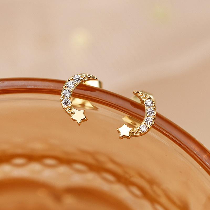 Stern und Mond Ohrringe weibliche ausländische asymmetrische einfache kleine Mini Stern Mond Ohrringe Sommer Ohrringe